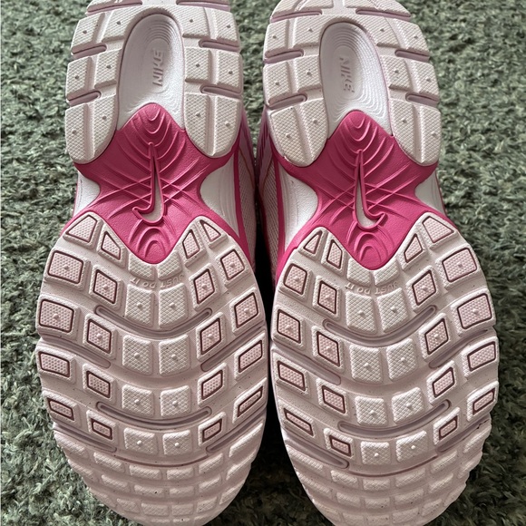 NIKE V5 RNR - Picture 2 of 5